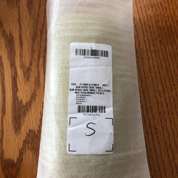 🕶 NEW Gucci Velvet hard clam-shell case - Picture 4 of 4